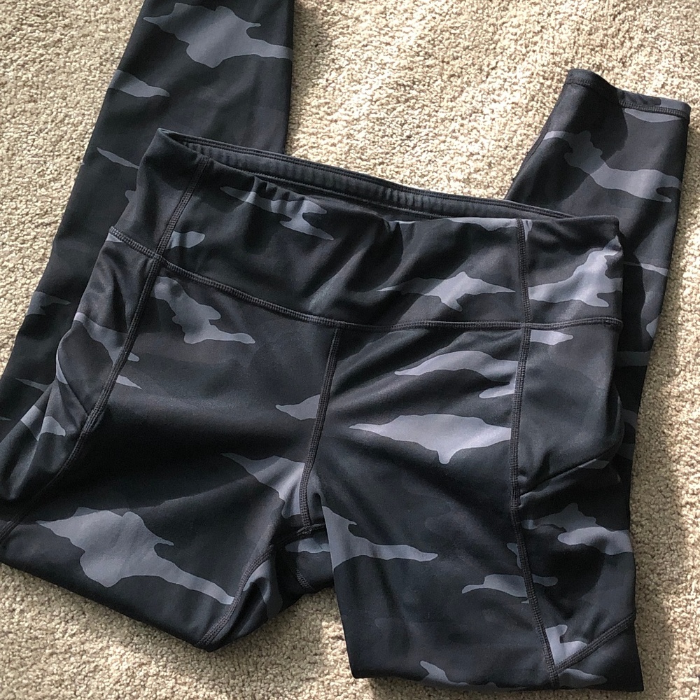 Athleta | Camo Contender 7/8 Tight in Powerlift M